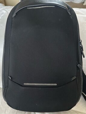 Nomatic Navigator 15-21L Backpack